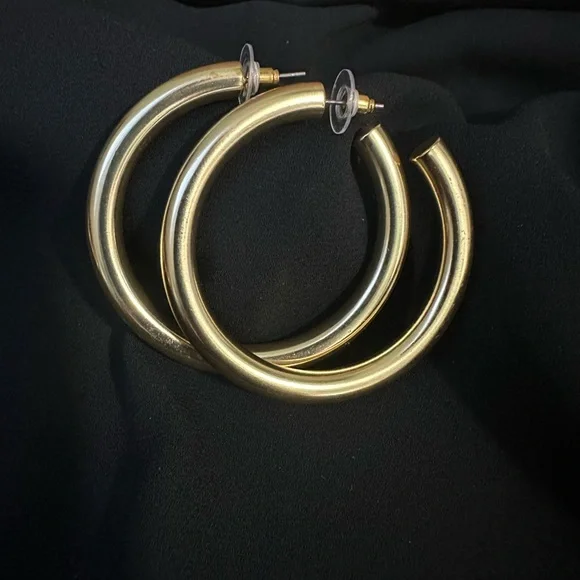 Fashion earrings, large hoops. - Picture 9 of 9